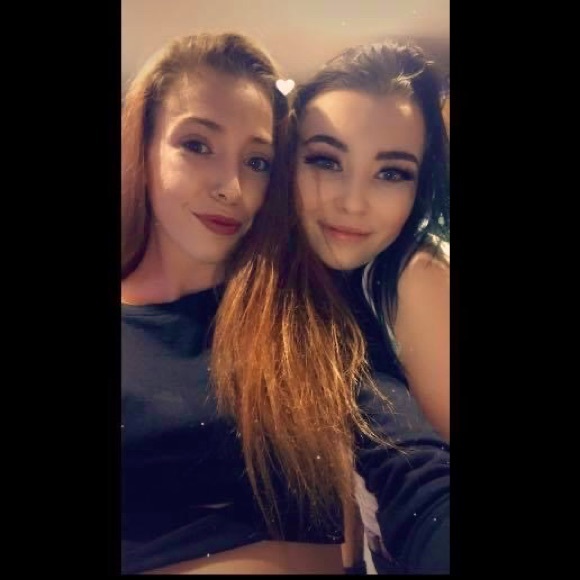 Meet your posher, Mia🌼 - Picture 2 of 3